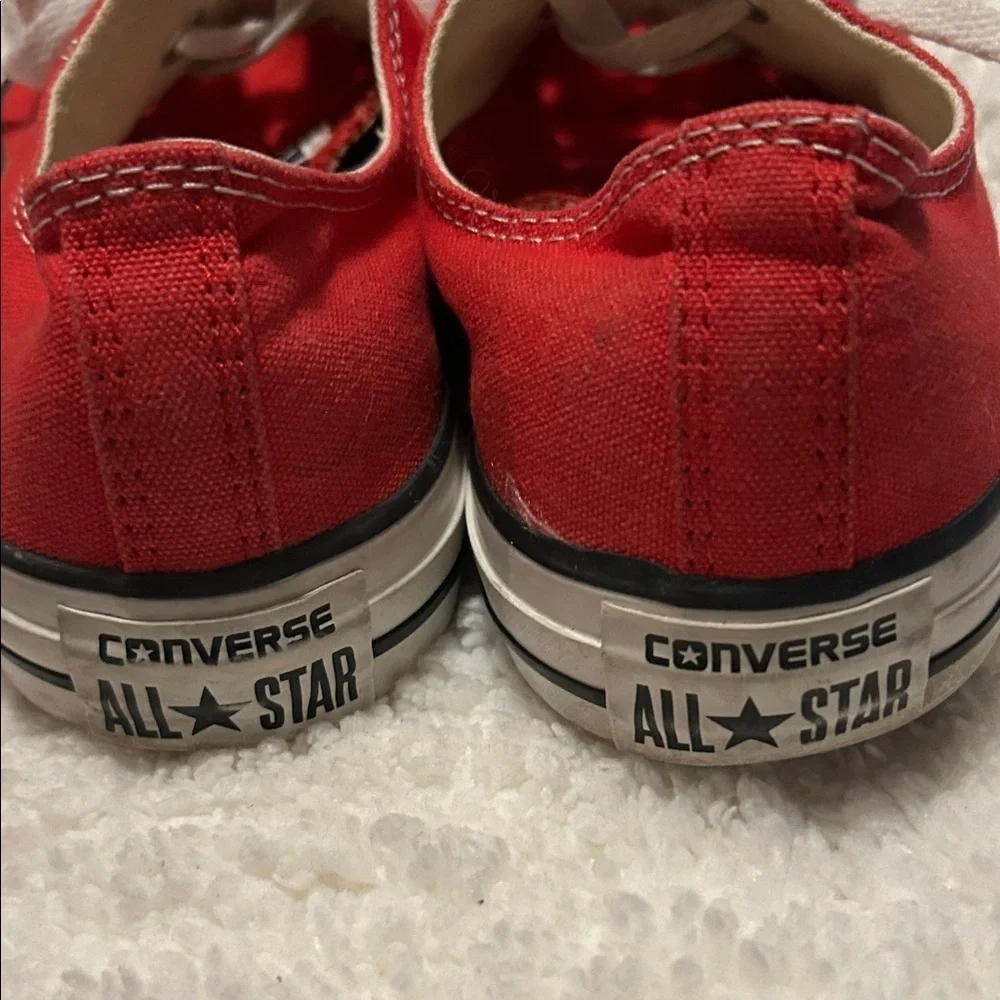 Converse vibrant red